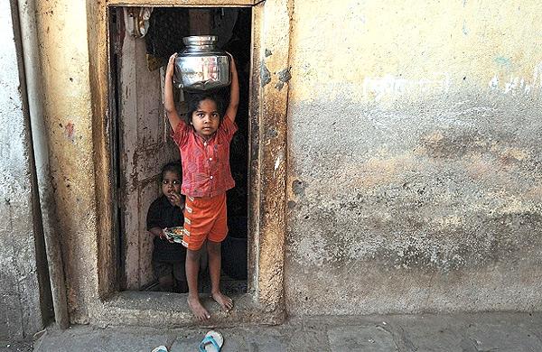 Um abastecimento de &aacute;gua regular e de qualidade ainda &eacute; uma realidade distante para 77 milh&otilde;es de brasileiros, segundo a ONU (Reprodução/ AFP)