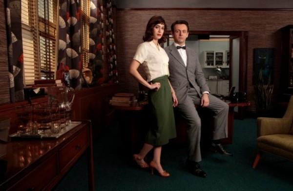 Michael Sheen e Lizzy Caplan s&atilde;o os protagonistas da s&eacute;rie 'Masters of Sex', da HBO ( Divulgação)
