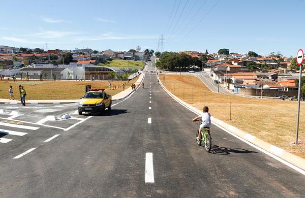 A Prefeitura de Campinas entregou na manh&atilde; de ontem a duplica&ccedil;&atilde;o e prolongamento da avenida Joaquim Payolla, no Nova Europa ( Gustavo Tilio/ Especial para a AAN)