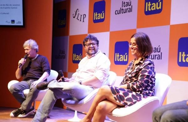 Mesa do Ita&uacute; Cultural na Flip, em Paraty: Claudiney Ferreira (&agrave; esq.), Carlo Carrenho e Cristiane Costa  (Divulgação/Fernanda Amaral)