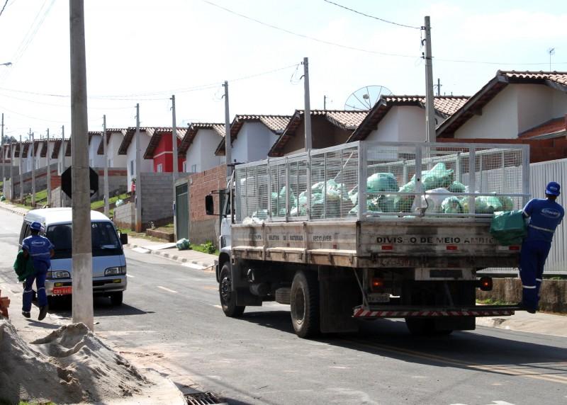 A coleta seletiva de lixo foi iniciada pela Divis&atilde;o de Meio Ambiente ( Divulgação)