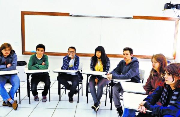 Grupo de jovens fala sobre a primeira participa&ccedil;&atilde;o nas elei&ccedil;&otilde;es (Cesar Rodrigues/ ANN)