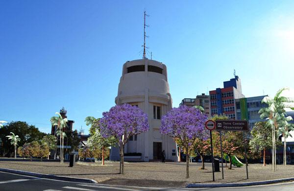 Proje&ccedil;&atilde;o de como ficar&aacute; a Pra&ccedil;a 23 de Outubro com o projeto de arboriza&ccedil;&atilde;o (Divulgação/Ivan André Alvarez e Cedoc/RAC )