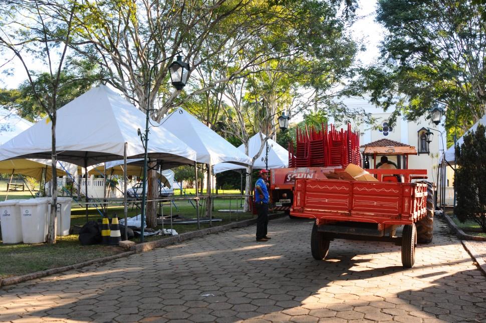 Montagem das barracas da Festa da Tradi&ccedil;&atilde;o na col&ocirc;nia su&iacute;&ccedil;a Helvetia, em Indaiatuba, terminou nesta quinta-feira (Elcio Alves/ AAN)