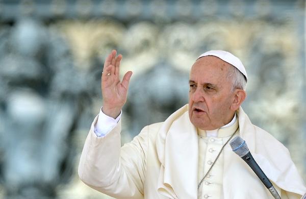 Papa Francisco faz visita de um dia na Alb&acirc;nia (France Press)