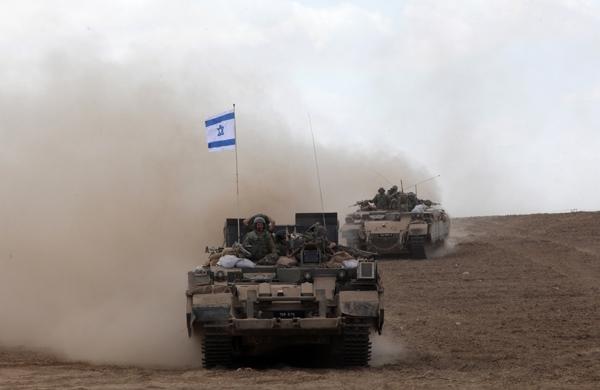 Ex&eacute;rcito israelita se movimenta para combate contra o grupo palestino Hamas (France Press)