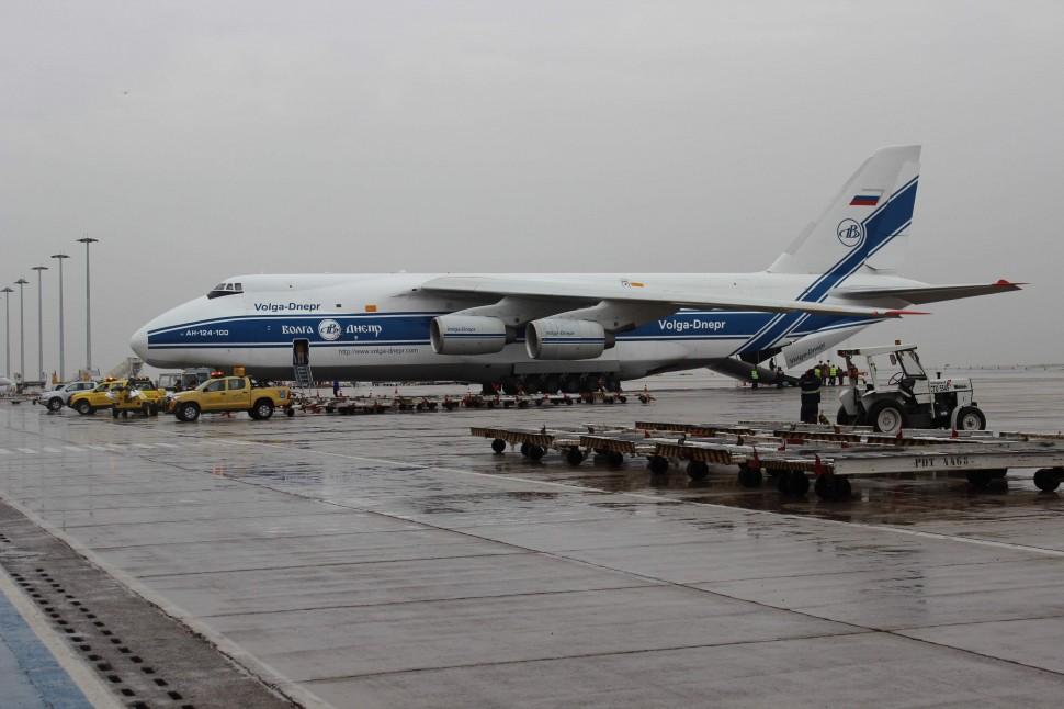 Antonov possui aproximadamente 69 metros de envergadura (de uma asa a outra) e pesa cerca de 350 toneladas ( Divulgação)