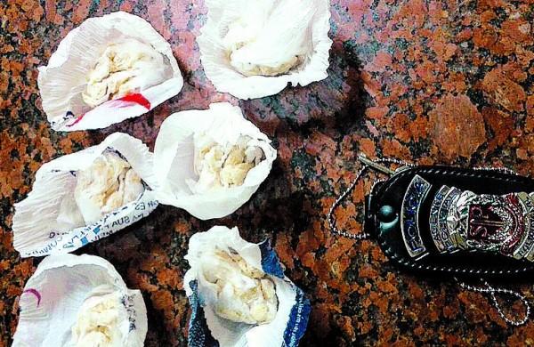 Droga foi encaminhada para a per&iacute;cia; cada pedra de crack seria comercializada a R$ 5 ( Divulgação)