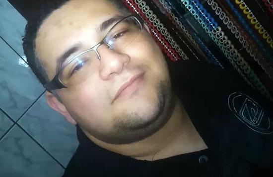 Gabriel Souza Oliveira, o jovem de 24 anos que foi atingido pelo impacto de um raio ( Reprodução/ Facebook)