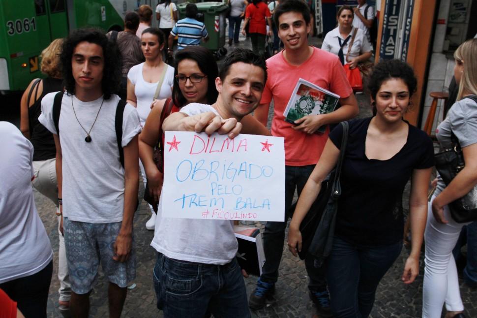 Protesto, solit&aacute;rio, estudante, ganha, repercuss&atilde;o, Benedito Pereira Lima, Dilma Rousseff (Camila Moreira/ AAN)