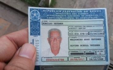 Romildo Tetzner, de 65 anos, morreu ap&oacute;s capotar o carro que dirigia  (Jornal de Limeira )