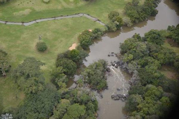 Fotos do sobrevoo no rio Atibaia: busca de capta&ccedil;&atilde;o irregular (Marcos Lodi L/Divulgação)