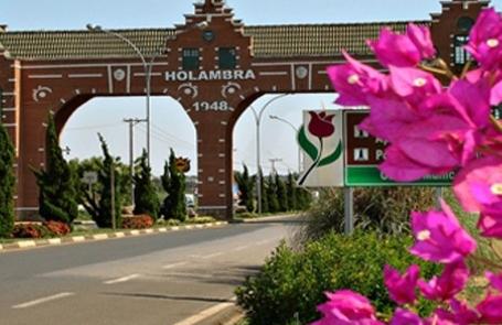 Portal de entrada de Holambra (Cedoc)