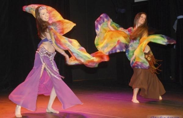 Dan&ccedil;arinas da escola de Dan&ccedil;a do Ventre de Campinas, Oriental &Aacute;rabe ( Divulgação)