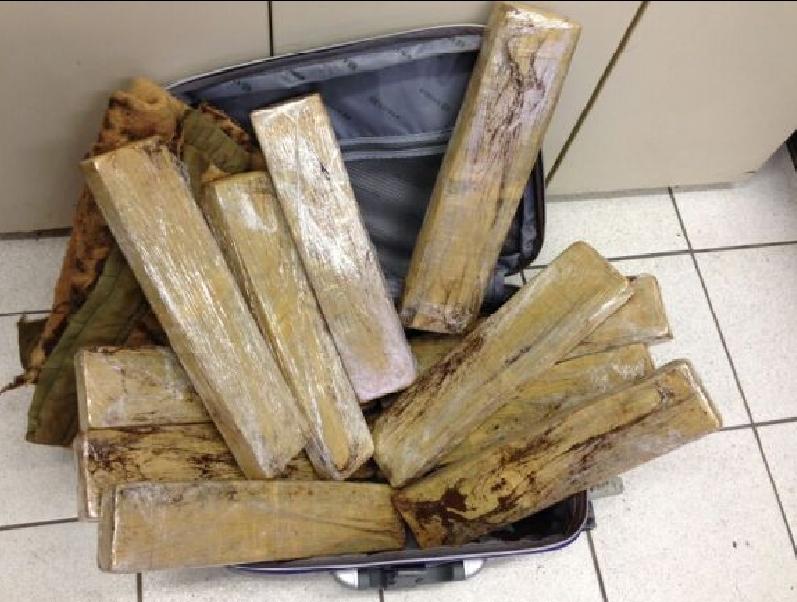 11 quilos de maconha foram descobertos em mala durante fiscaliza&ccedil;&atilde;o de rotina pela Pol&iacute;cia Rodovi&aacute;ria ( Divulgação)