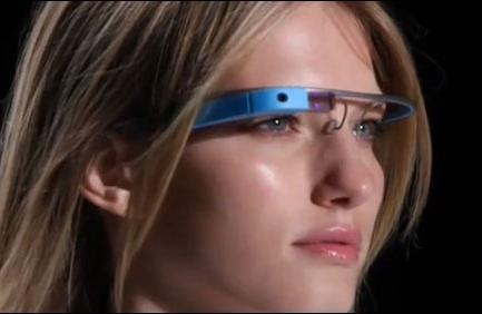 Google Glass se conecta &agrave; internet por meio de pontos Wi-Fi, ou por smartphones, sem necessidade de cabos ( Reprodução)