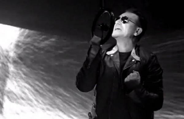 Dinheiro ser&aacute; doado &agrave; RED, entidade fundada pelo vocalista, Bono ( Divulgação)