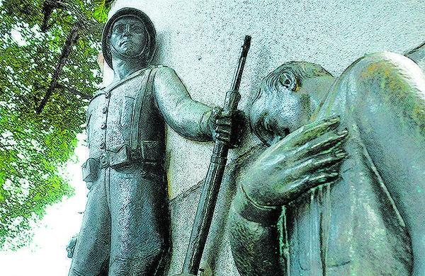 Monumento ao Soldado Constitucionalista fica na pra&ccedil;a Jos&eacute; Bonif&aacute;cio em Piracicaba ( Del Rodrigues/ Gazeta de Piracicaba)