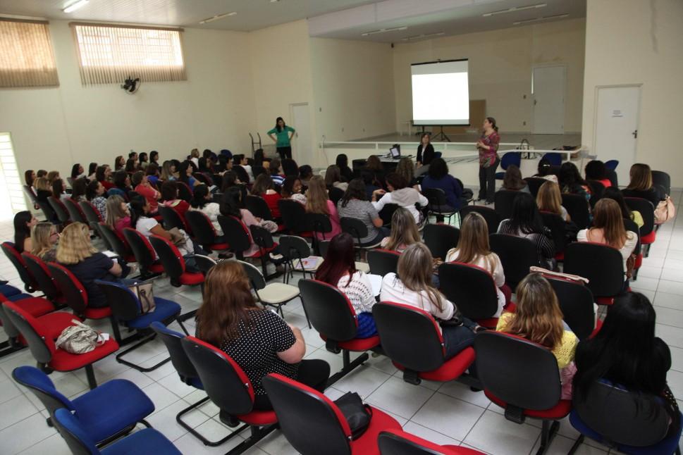 Na segunda-feira (7), foi realizado encontro com os professores do Ensino Infantil, no Centro de Conviv&ecirc;ncia (Erick Leite/PMV)