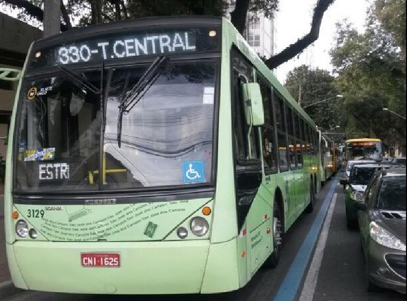 Motoristas e cobradores de &ocirc;nibus de S&atilde;o Jos&eacute; dos Campos realizaram &quot;opera&ccedil;&atilde;o tartaruga&quot;  ( Reprodução)