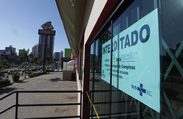 correio popular, campinas, habib's, interdi&ccedil;&atilde;o, lacra&ccedil;&atilde;o, material vendio ( Rodrigo Zanotto/AAN)