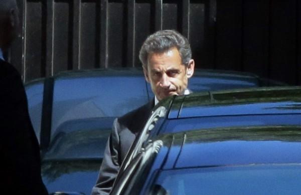 Sarkozy deixou o pr&eacute;dio da procuradoria financeira, aonde havia chegado duas horas antes para comparecer perante os ju&iacute;zes (AFP)