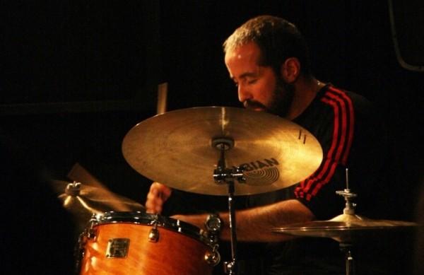 O baterista e compositor mexicano Rodrigo Villanueva ( Divulgação)