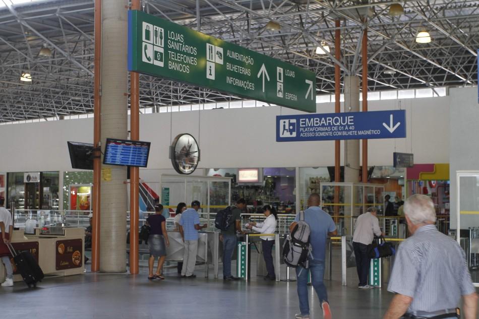 Sinalização na rodoviária ignora idiomas estrangeiros; administradora diz ter feito ações "pontuais" para Copa ( Gustavo Tilio/Especial para AAN)