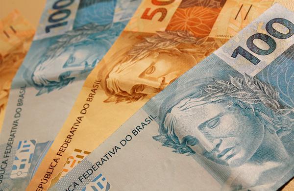 Ao completar 20 anos, o Plano Real deixou como marca a vit&oacute;ria na sua principal batalha: acabar com a hiperinfla&ccedil;&atilde;o (Marcos Santos / USP Imagens)