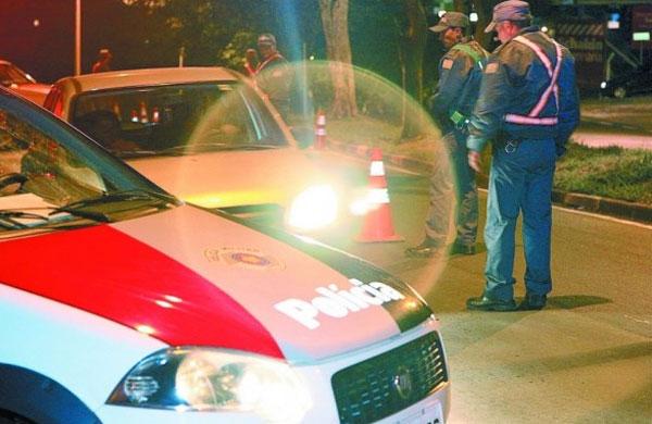 PM faz blitz em pontos que torcedores costumam exagerar na comemora&ccedil;&atilde;o (Cedoc/ RAC)