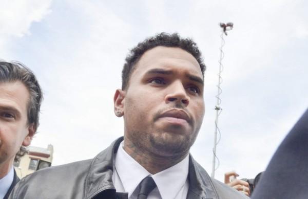 H&aacute; apenas tr&ecirc;s semanas, Brown deixou a pris&atilde;o em Los Angeles, onde cumpriu 108 dias de deten&ccedil;&atilde;o por ter violado o regime de liberdade condicional (AFP)