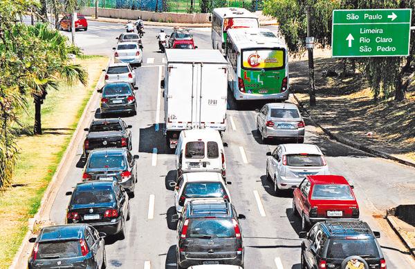 Nos primeiros cinco meses deste ano, comparado com 2013, os roubos de ve&iacute;culos tiveram acr&eacute;scimo de 51% ( Del Rodrigues/ Gazeta de Piracicaba)
