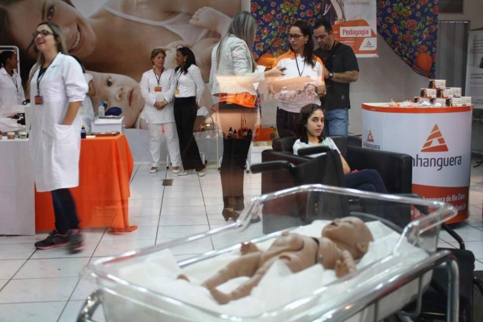 Feira aborda informa&ccedil;&otilde;es em v&aacute;rias profiss&otilde;es e vai at&eacute; domingo (29) ( Divulgação)