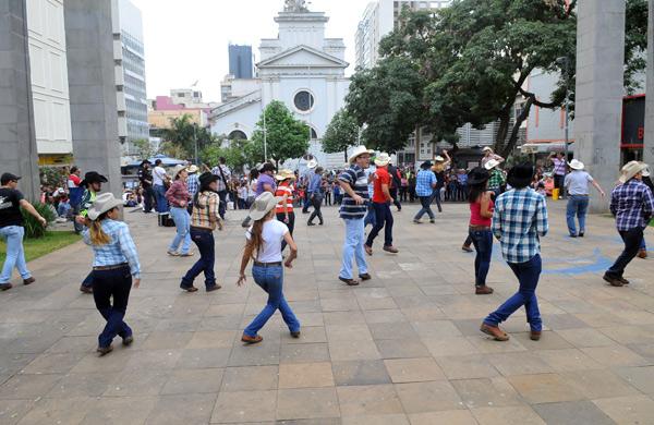Flash Mob Country no Centro de Campinas ( César Rodrigues/AAN)