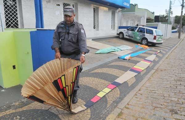 Foram encontrados quatro bal&otilde;es grandes, um deles com dez metros de comprimento ( César Rodrigues/AAN)