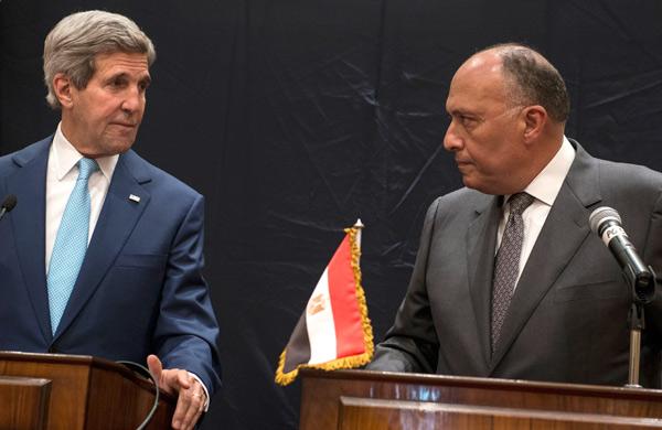 O secret&aacute;rio de Estado norte-americano, John Kerry, chegou ao Egito, neste domingo (AFP/BRENDAN SMIALOWSK)