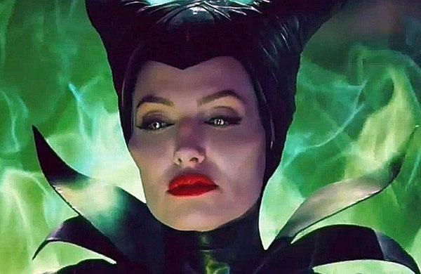 Angelina Jolie em cena de 'Mal&eacute;vola' (Reprodução)