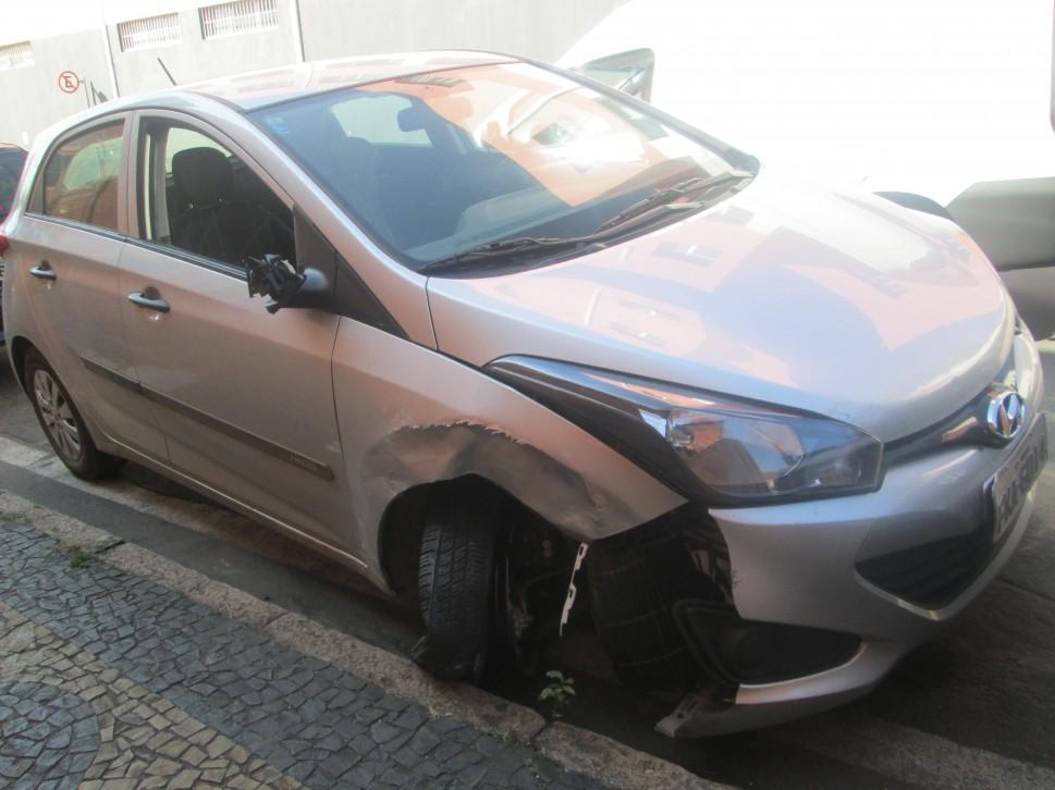 Hyundai HB20 ficou danificado ap&oacute;s o acidente (Jaqueline Harumi/AAN )