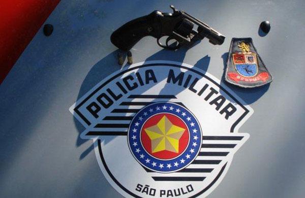 Arma apreendida com um dos ladr&otilde;es detidos na manh&atilde; desta ter&ccedil;a-feira (17) (Divulgação)