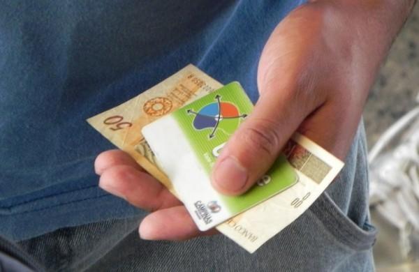 Passe pode ser usado por quem mora a mais de mil metros da escola (Transurc/ Divulgação)