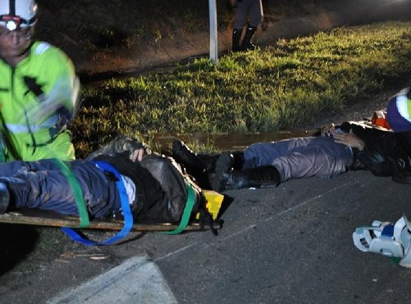 Tr&ecirc;s policiais que escoltavam o &ocirc;nibus da Arg&eacute;lia ficaram feridos (Diuvlgação)