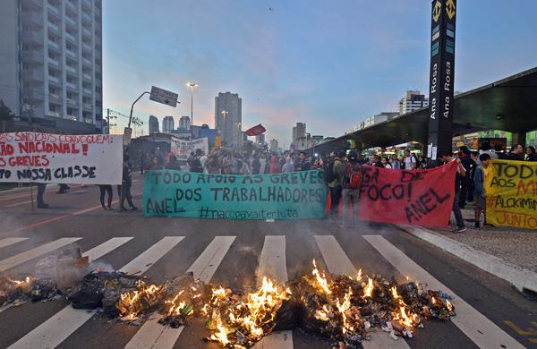 J&aacute; foram emitidas as primeiras 60 demiss&otilde;es por justa causa de funcion&aacute;rios do metr&ocirc; (AFP)