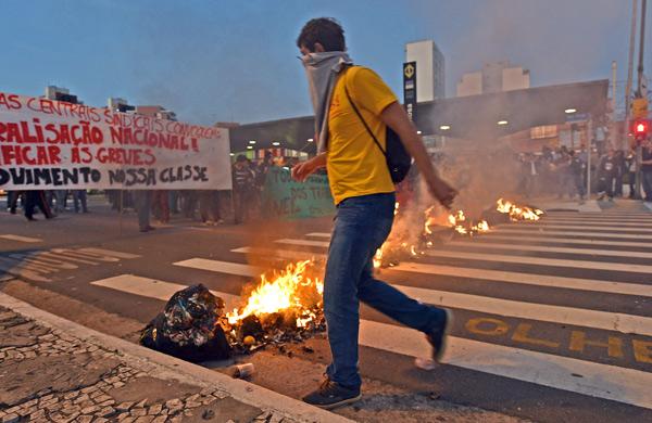 Metr&ocirc; demite primeiros 60 grevistas por justa causa (AFP)