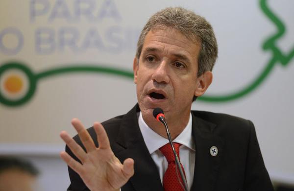 O ministro da Sa&uacute;de, Arthur Chioro, diz que a pasta vai notificar 89 profissionais do Mais M&eacute;dicos que pararam de trabalhar  (Agência Brasil)