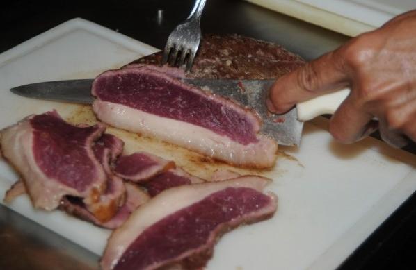 A acusada alegou que venderia a picanha para para pagar o aluguel da casa (Cedoc/RAC)