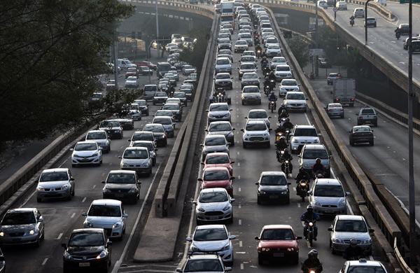 Segundo dia da greve de metrovi&aacute;rios, foi a mais lenta da hist&oacute;ria de S&atilde;o Paulo, com 251 quil&ocirc;metros de congestionamento (AFP)