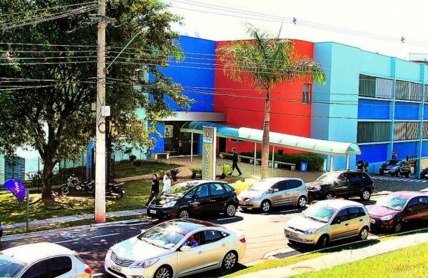 Movimenta&ccedil;&atilde;o em frente a col&eacute;gio: nenhum quadriciclo ou scooter foram encontrados ontem, ap&oacute;s rerportagem ( Janaína Ribeiro/Especial a AAN )
