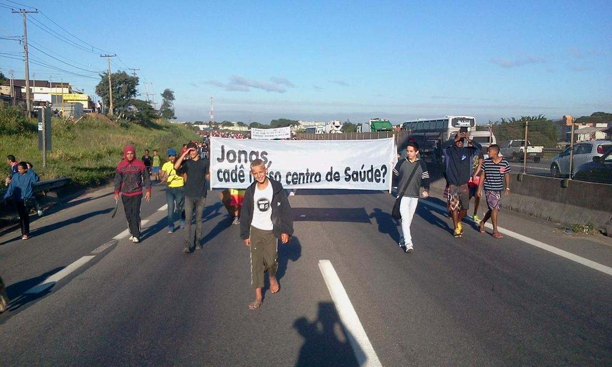 Manifestantes durante o protesto que fecha a Rodovia Santos Dumont em Campinas  (Dorinaldo Oliveira/ Correio Popular)