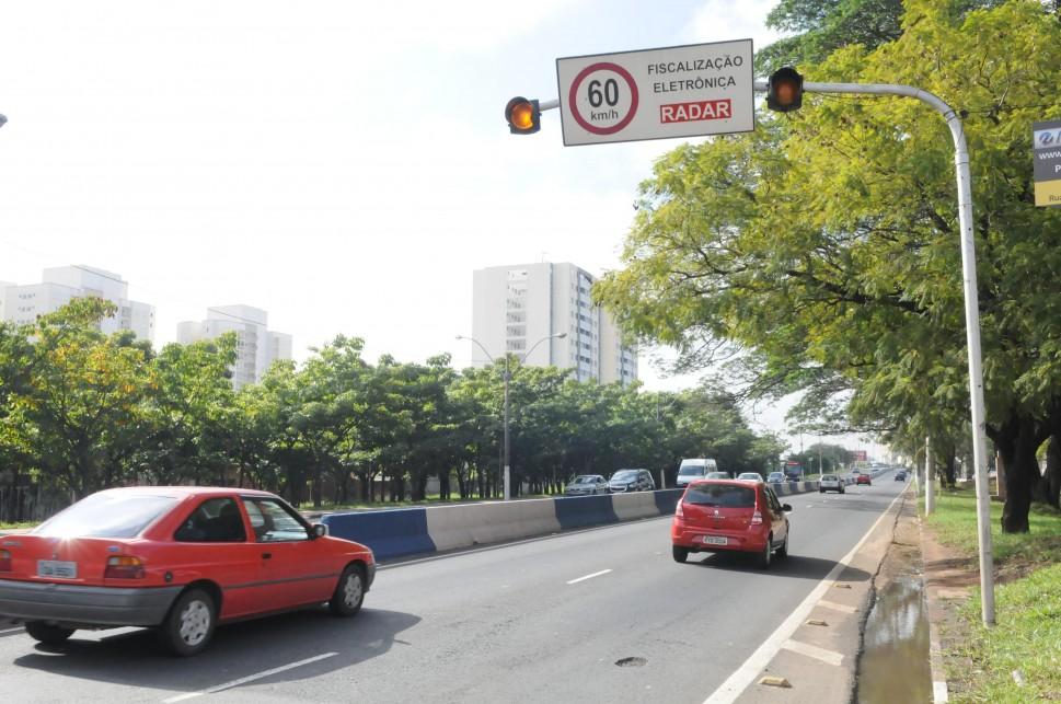 Avenida Lix da Cunha &eacute; uma das vias com velocidades diferentes em determinados trechos, que aumentam o risco de multas  ( Edu Fortes/AAN)