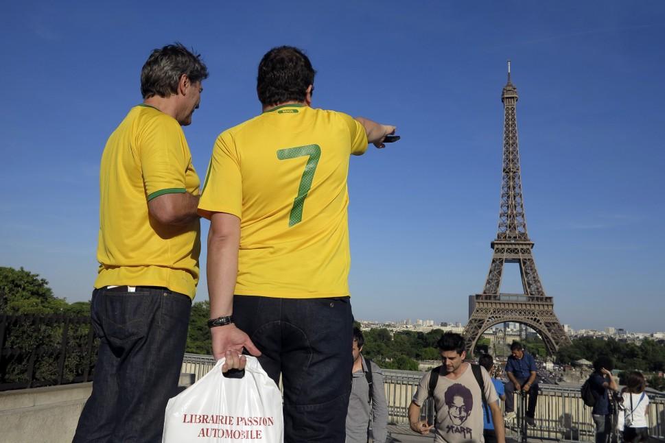 Torre Eiffel, em Paris, amanhece fechada por greve (AFP)